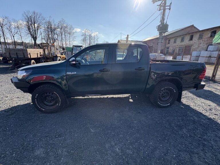 TOYOTA HILUX 2.4
