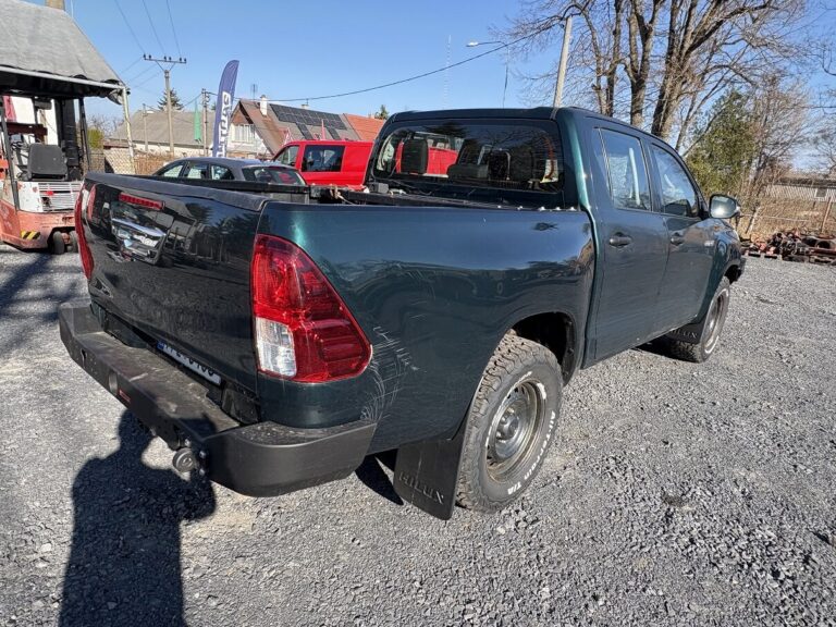 TOYOTA HILUX 2.4