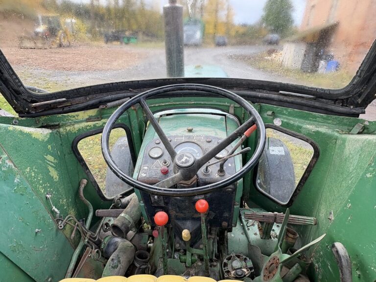 JOHN DEERE 2130
