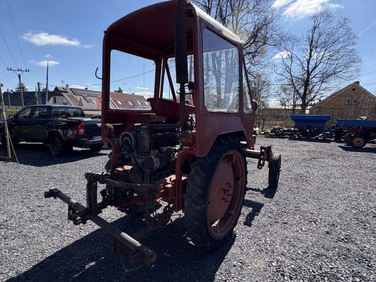 Traktor RS 09 s plečkou