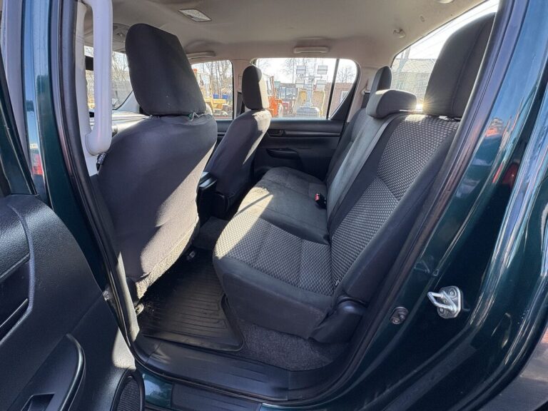 TOYOTA HILUX 2.4