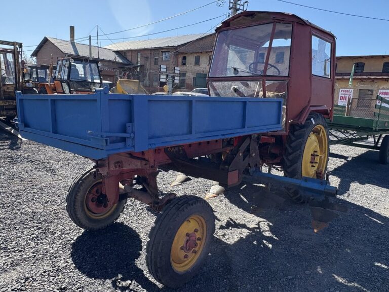 Traktor RS 09 s korbou