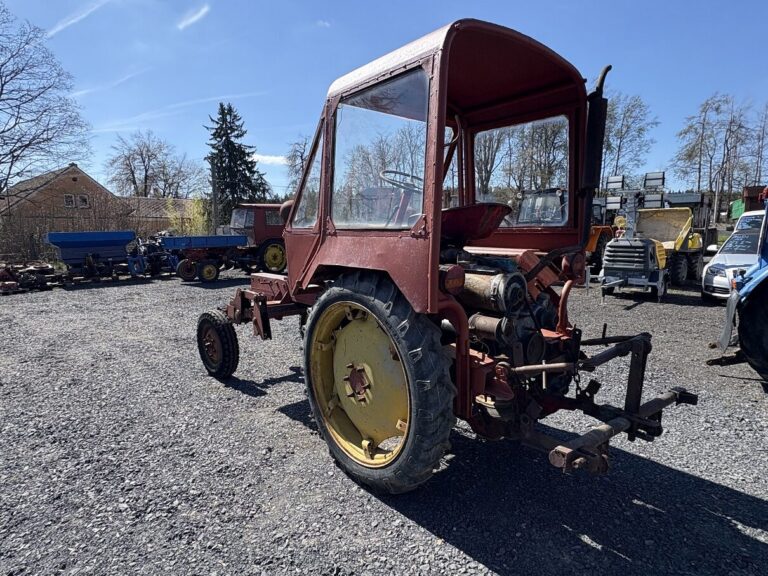 Traktor RS 09 s plečkou