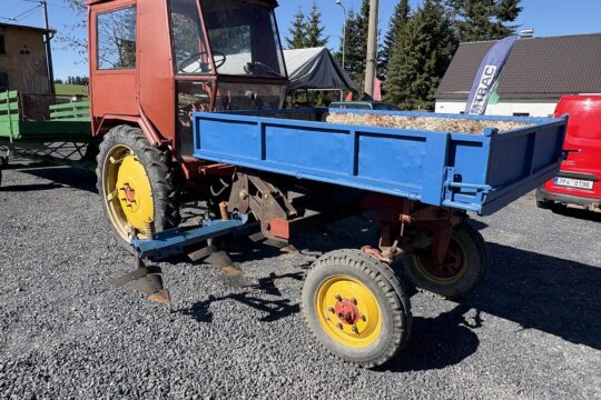 Traktor RS 09 s korbou