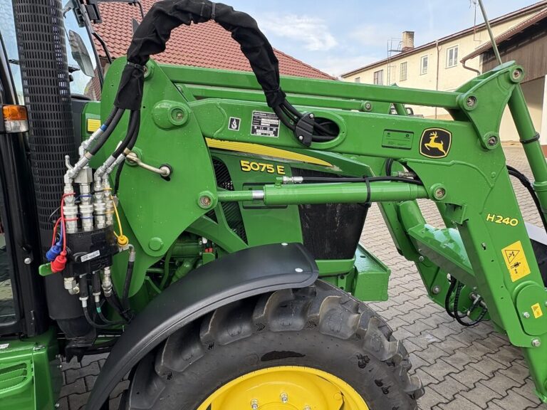 JOHN DEERE 5075 E
