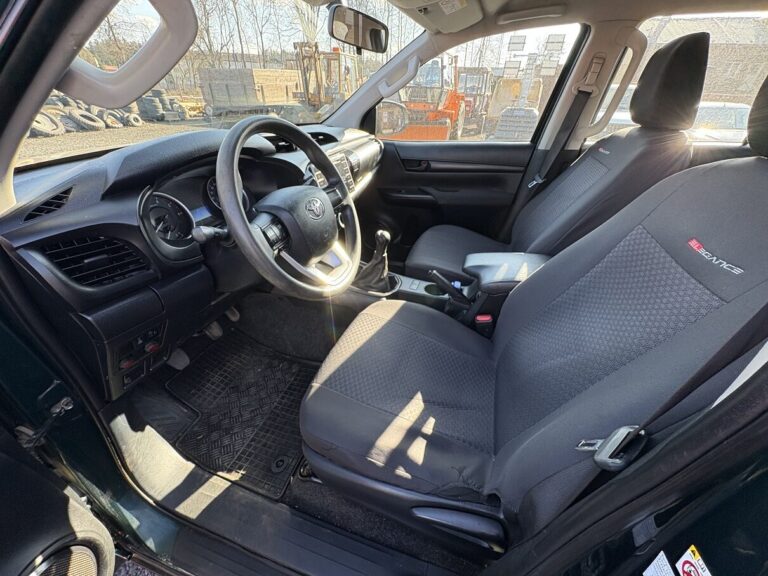 TOYOTA HILUX 2.4