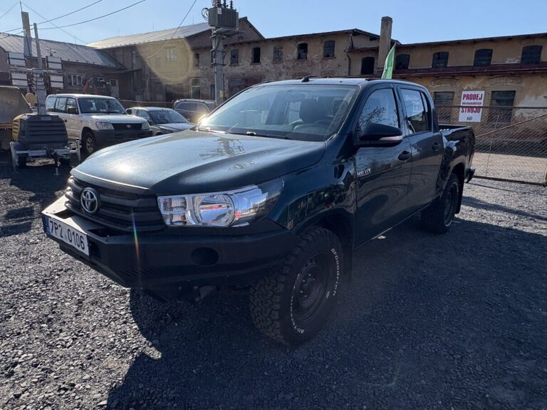 TOYOTA HILUX 2.4
