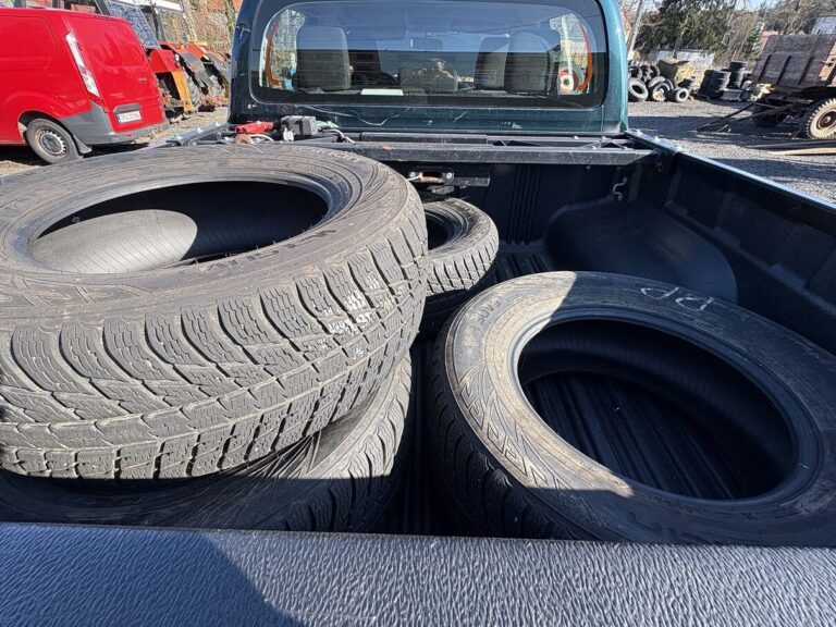 TOYOTA HILUX 2.4