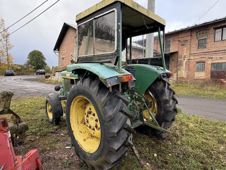 JOHN DEERE 2130