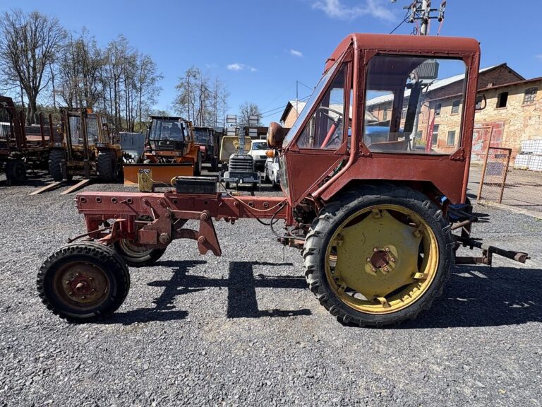 Traktor RS 09 s plečkou