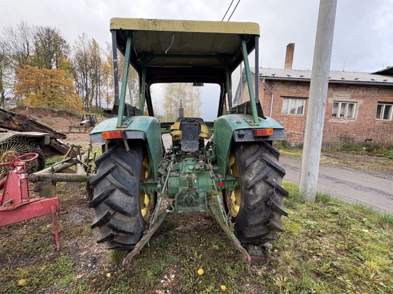 JOHN DEERE 2130