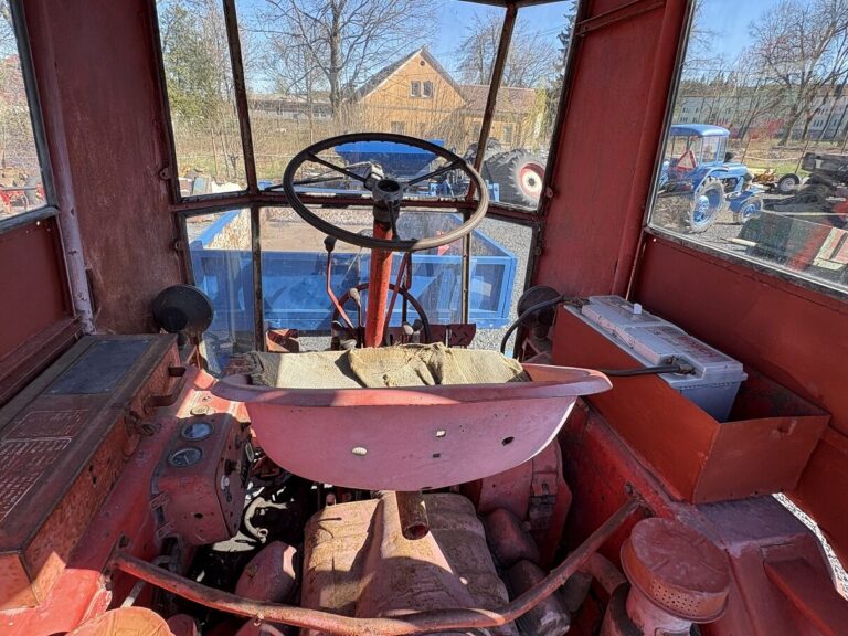Traktor RS 09 s korbou