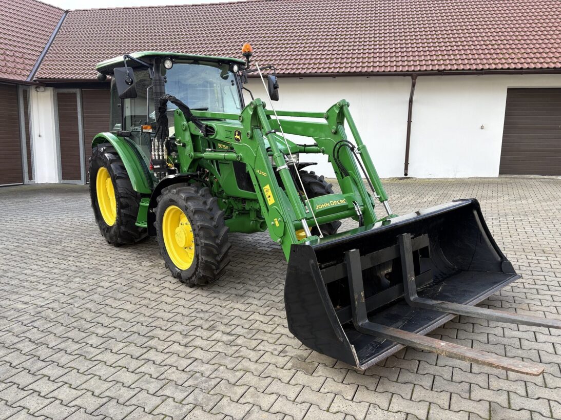 JOHN DEERE 5075 E