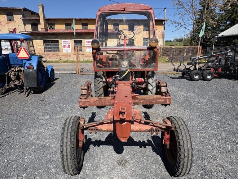 Traktor RS 09 s plečkou