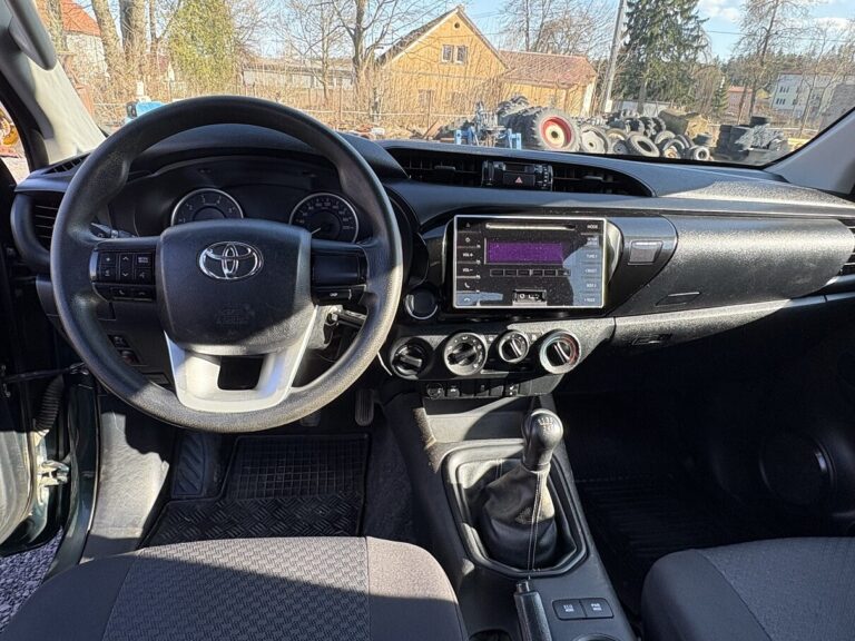 TOYOTA HILUX 2.4
