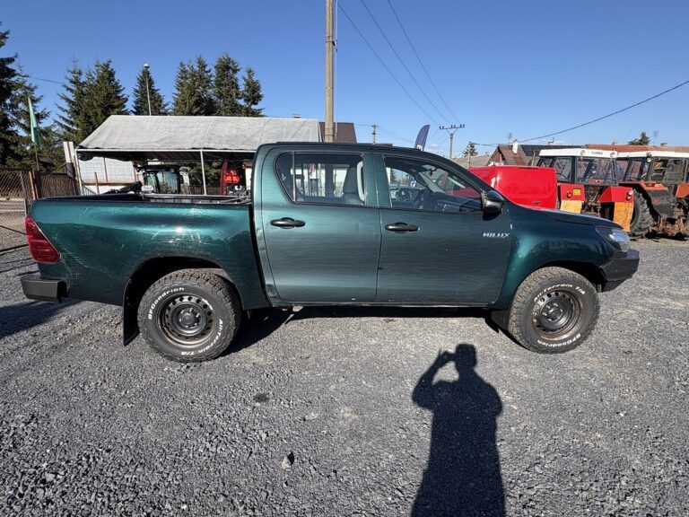 TOYOTA HILUX 2.4