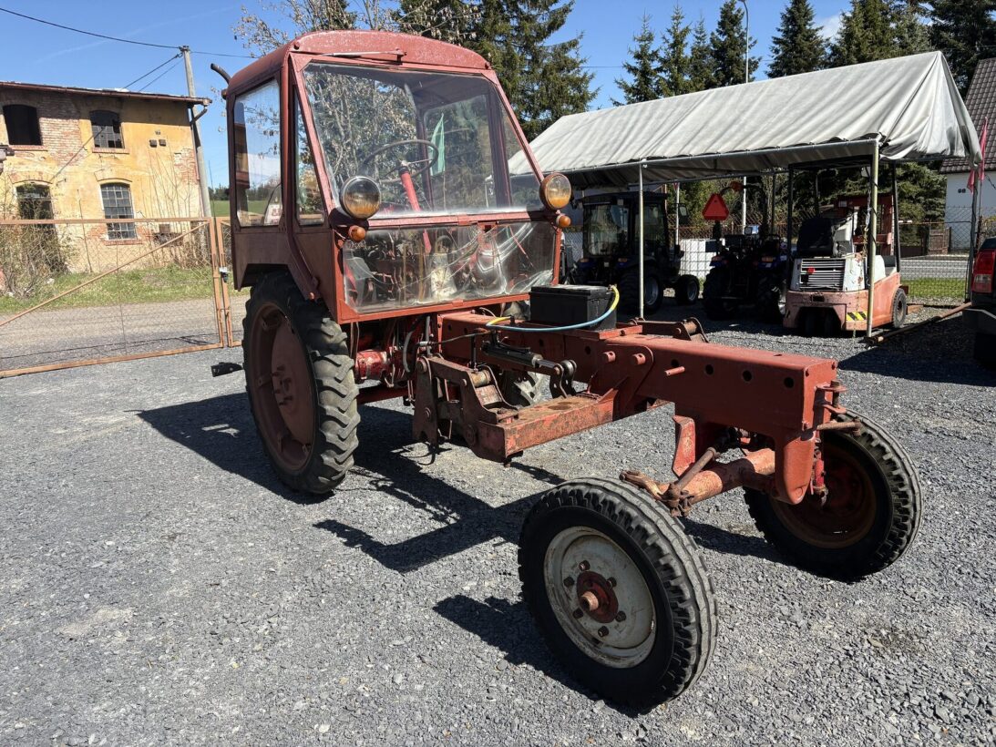 Traktor RS 09 s plečkou
