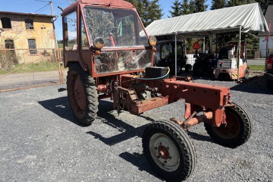 Traktor RS 09 s plečkou