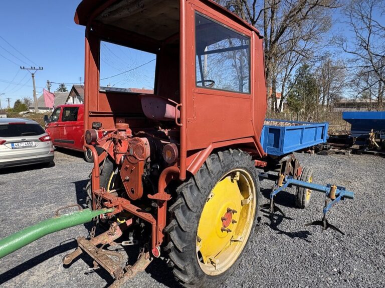 Traktor RS 09 s korbou